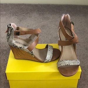 Kenneth Cole Reaction Wedge Sandles